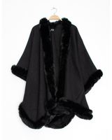 Musta turkissomisteinen viitta