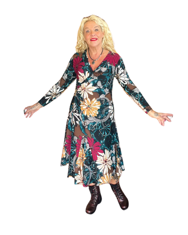 Inari, syksy väreissä laskeutuva hihallinen solkimekko.Vain Helmestä!