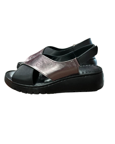 Magon pehmeä tasapohjainen kiilakorko nahkasandaali