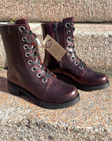 Lumi, tumman viininpunaiset metallinhohtoiset nahkamaiharit