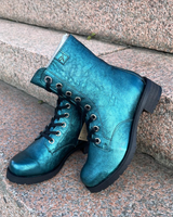 Lumi, petrooli, metallinhohtoiset nahkamaiharit