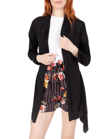 Trikoojakku, jossa on epäsymmetrinen helma.