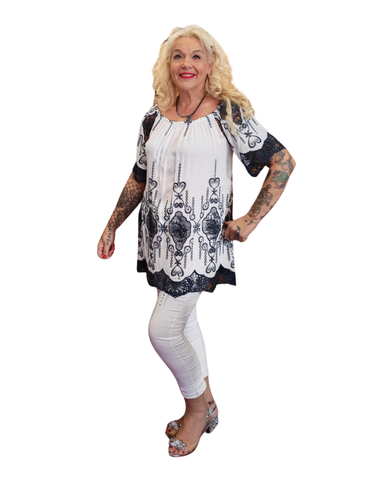 Pitsibrodeerattu off shoulder tunika, yksi koko.