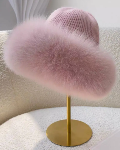 Naisten neulottu tekoturkishattu, eri värejä