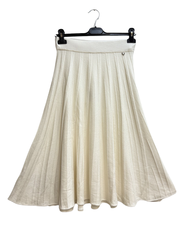 Neulehame kellohelmalla. eri värejä, one size