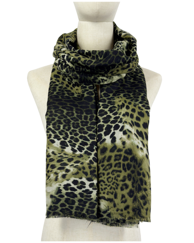 Pehmeä kaulahuivi, Leopardi kuosilla. Eri Värejä