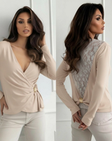 Pitkähihainen kietaisutoppi, jossa pitsiselkä, kultaisella soljella