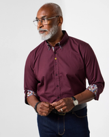 Tyylikäs viininpunainen kaksoiskauluspaita