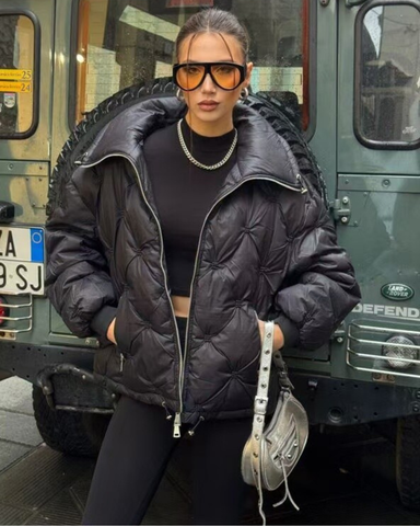 Talvitakki, puffer, musta, tikattu pystykaulus toppatakki. 