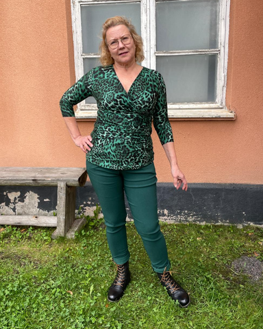 Vihreä Leopardi, kietaisumallinen pusero, 3/4 hiha, nyt myös pluskoot!