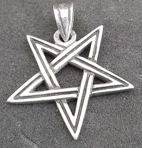 Hop. Pentagram tuplaviiva kärki alas