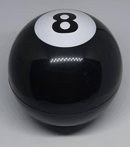 Maaginen 8-pallo