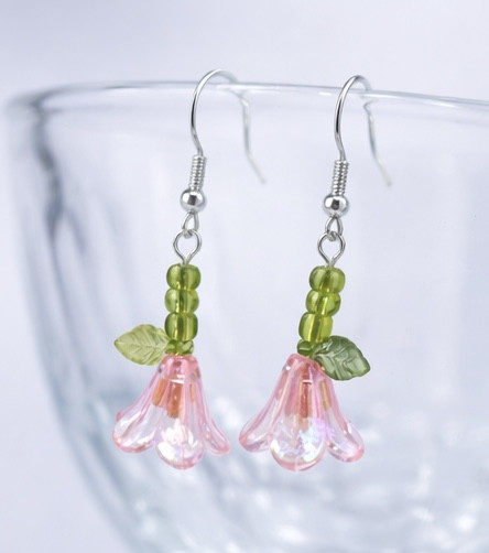 Vaaleanpunaiset kukka korvakorut