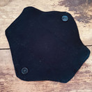 Musta luomupuuvilla kestopikkuhousunsuoja