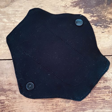 Musta luomupuuvilla kestopikkuhousunsuoja