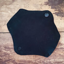 Musta luomupuuvilla kestopikkuhousunsuoja