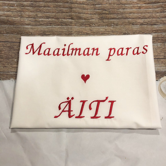 Maailman paras... brodeerattu tyynyliina (tilaustuote)