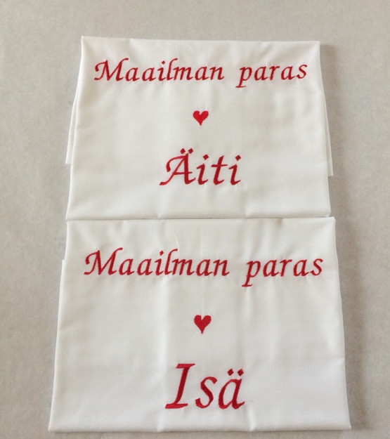 Maailman paras... brodeerattu tyynyliina (tilaustuote)