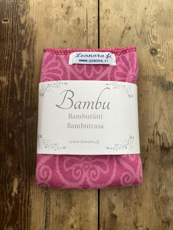 Vaaleanpunainen sydän bamburätti