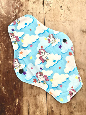 Kestoside, yksisarvinen ja pilvet