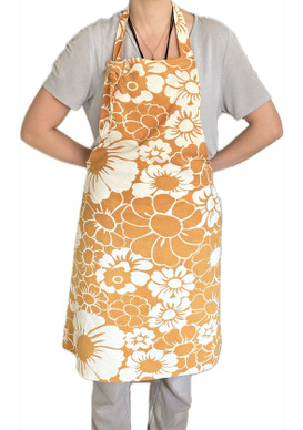 Ruskea kukka esiliina