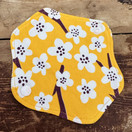 Keltainen luomupuuvilla kestopikkuhousunsuoja