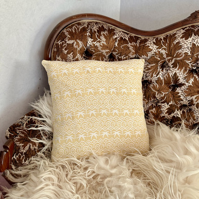 Keltakuviollinen koriste tyynynpääiilinen