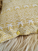 Keltakuviollinen koriste tyynynpääiilinen