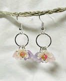 Pastelli kukkakimppu korvakorut