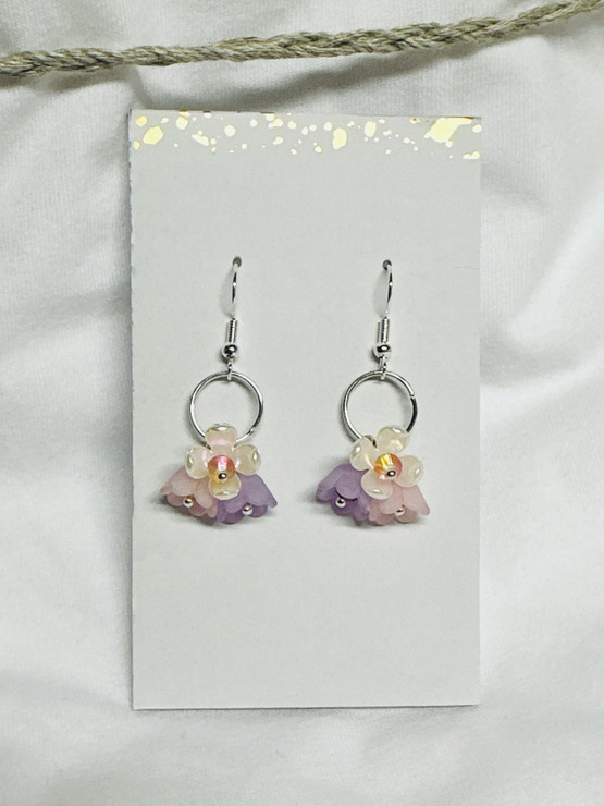 Pastelli kukkakimppu korvakorut