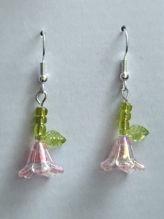 Vaaleanpunaiset kukka korvakorut