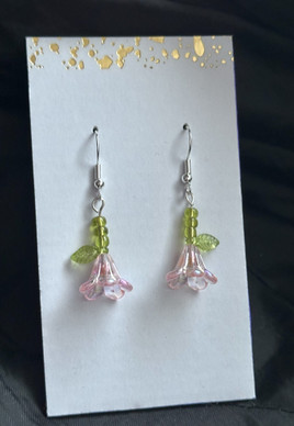 Vaaleanpunaiset kukka korvakorut