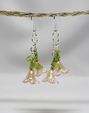 Vaaleanpunaiset kellokukka korvakorut