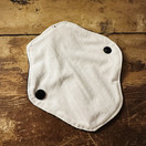 Musta-ruskea kestopikkuhousunsuoja kosteusululla