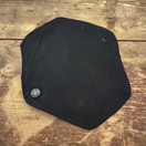 Musta kestopikkuhousunsuoja, tilkku