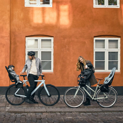 Thule Yepp 2 Maxi lapsen istuin tavaratelinekiinnityksellä, musta