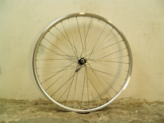 Mach 1 670 takakiekko 21-559 Shimano-napa 8-10v vannejarrulliseen