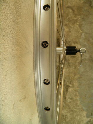 Mach 1 670 takakiekko 21-559 Shimano-napa 8-10v vannejarrulliseen