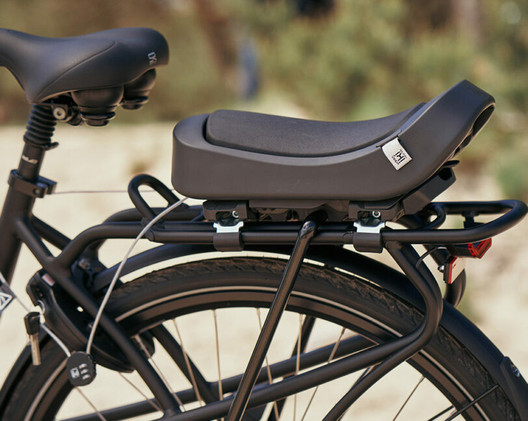 Urban Iki Junior - istuin max. 35kg, kaksi väriyhdistelmää