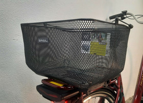 Basil Catu 25l pyöräkori tavaratelineelle yleismallin kiinnityksellä