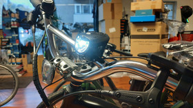 AXA Greenline 15lux usb-ladattava etuvalaisin