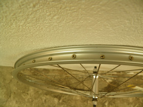 Alumiinivanteinen etukiekko 26