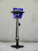 Helkama lattiapumppu mittarilla