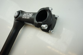 Satori Up 2 ohjainkannatin 25,4mm/180mm kierteiseen, kulmasäädöllä