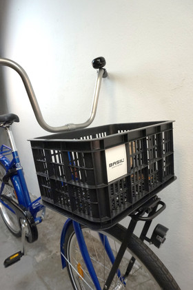 Basil Crate S 17,5l tavarakori pyörään AVS-yhteensopivalla adapterilla