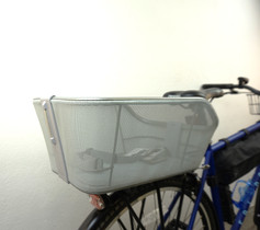 Basil Cento Tech Fiber 21 L pyöräkori tavaratelineelle yleismallin kiinnityksellä