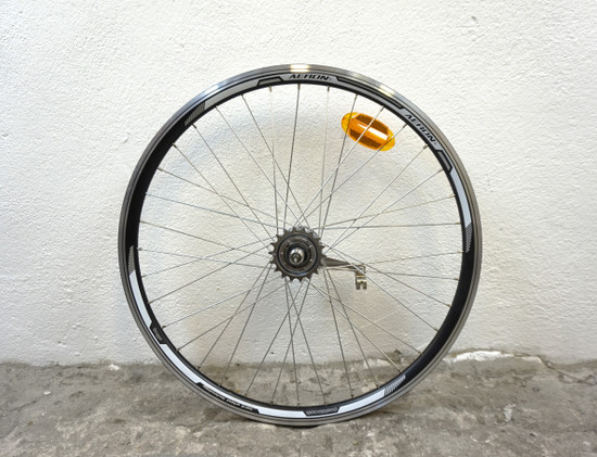 Aeron 24