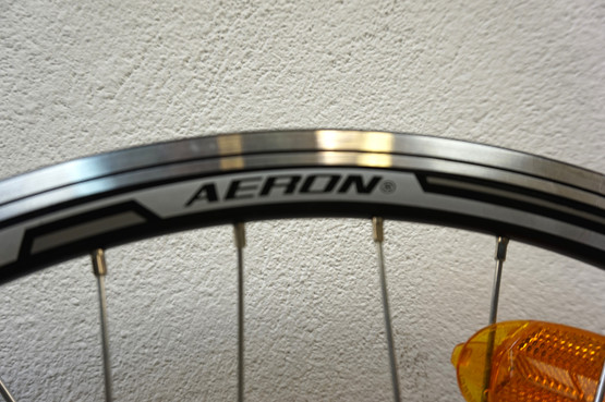 Aeron 24