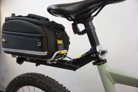 TOPEAK BeamRack V-TYpe MTX -tavarateline+Topeak TrunkBag 8l MTX-laukku