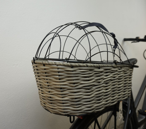 QT Cycle Tech Enna 2.0 AVS-yhteensopiva lemmikinkuljetuskori kupolilla